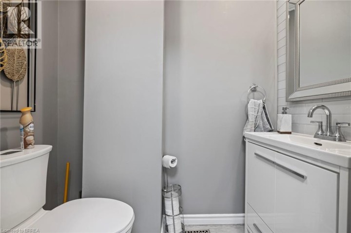 Photo 10 at 169 Mount Pleasant Street, Beckett, Brantford