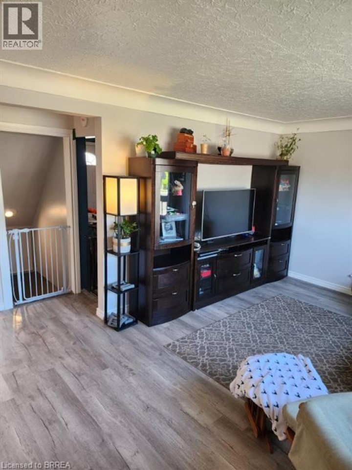 Photo 7 at 86 North Park Street, Terrace Hill, Brantford