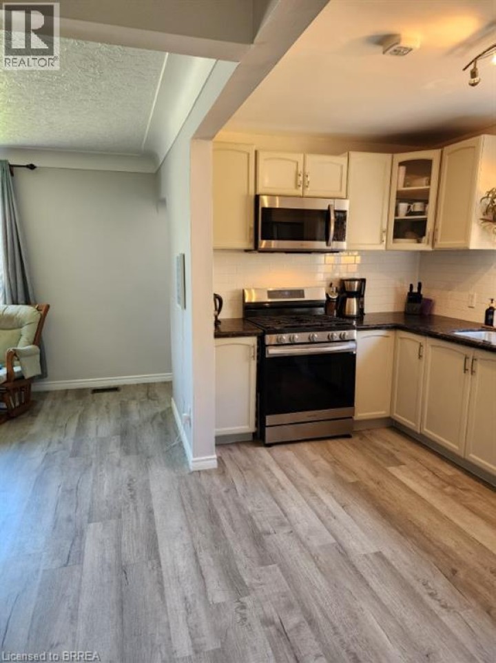 Photo 11 at 86 North Park Street, Terrace Hill, Brantford