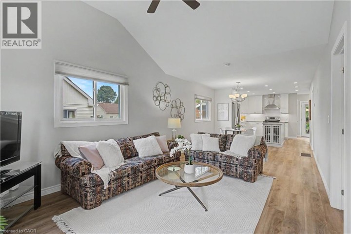 Photo 10 at 61 Maud Street, Woodstock - South, Woodstock