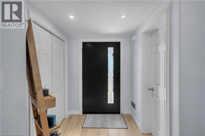 Photo 7 at 5 Grand River Avenue, Holmedale, Brantford