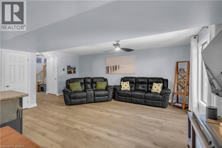 Photo 11 at 5 Grand River Avenue, Holmedale, Brantford