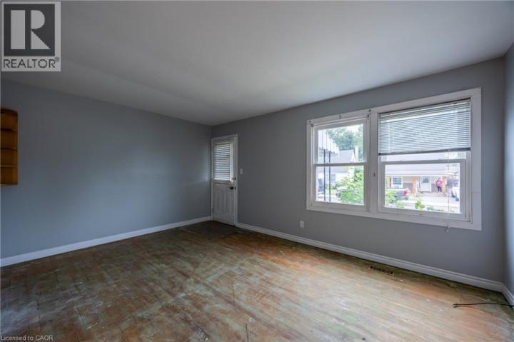 Photo 3 at 82 Salisbury Avenue, Eagle Place West, Brantford
