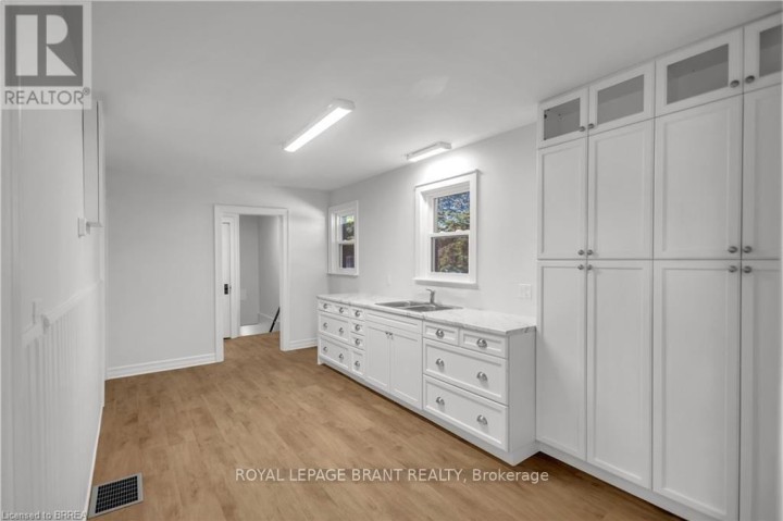 Photo 10 at 136 King Street, Delhi, Norfolk County