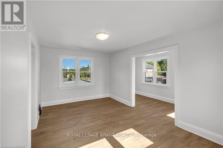 Photo 12 at 136 King Street, Delhi, Norfolk County