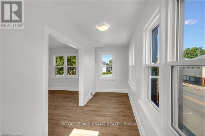 Photo 13 at 136 King Street, Delhi, Norfolk County
