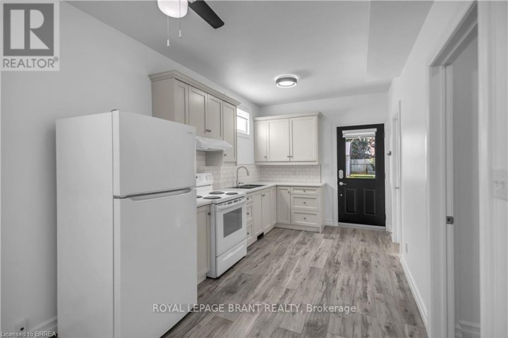 Photo 26 at 136 King Street, Delhi, Norfolk County