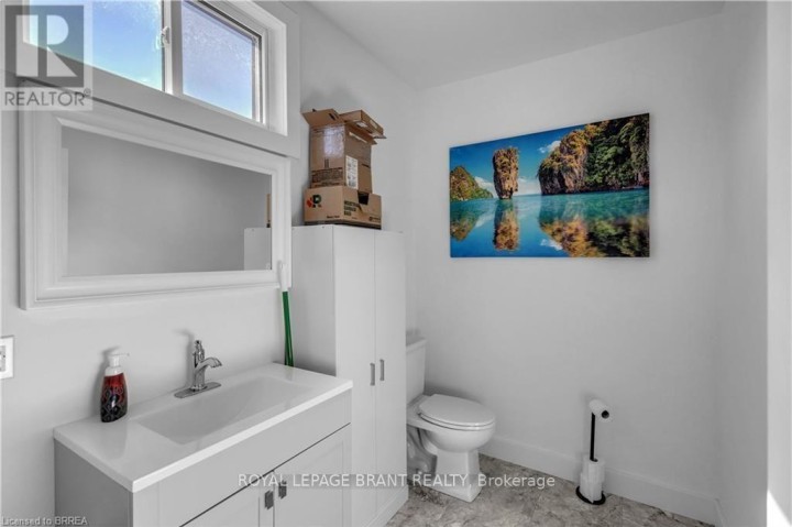 Photo 6 at 136 King Street, Delhi, Norfolk County