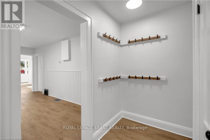 Photo 8 at 136 King Street, Delhi, Norfolk County