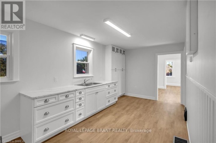 Photo 9 at 136 King Street, Delhi, Norfolk County