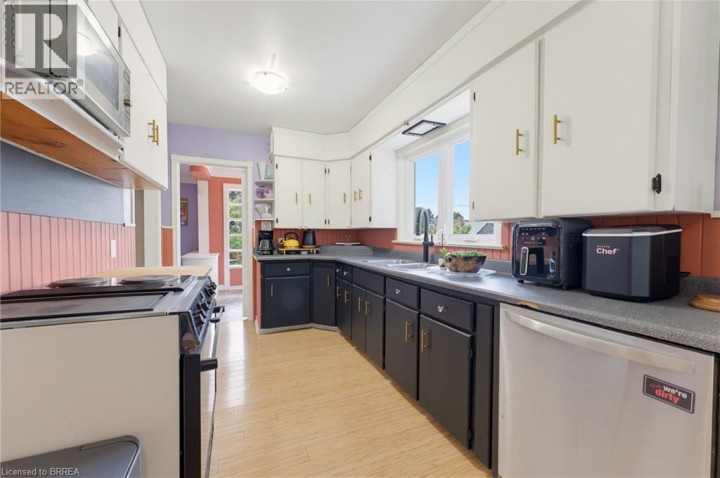 Photo 6 at 36 Slater Street, Holmedale, Brantford