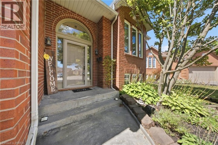 Photo 5 at 29 Strong Court, Rosedale / Gable Height, Brantford