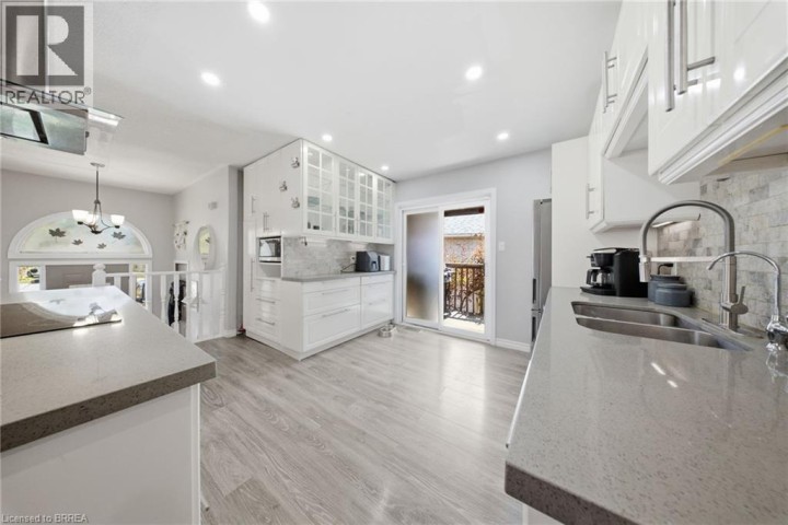Photo 15 at 29 Strong Court, Rosedale / Gable Height, Brantford