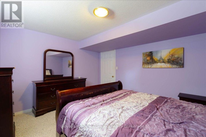 Photo 37 at 2 Oriole Crescent, Woodstock - North, Woodstock