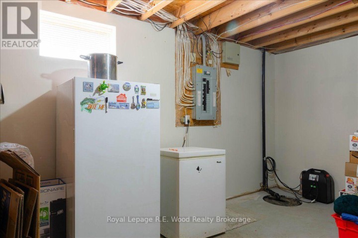 Photo 41 at 2 Oriole Crescent, Woodstock - North, Woodstock