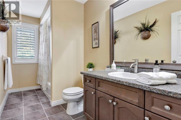 Photo 13 at 10 Stratford Terrace, Hillcrest, Brantford