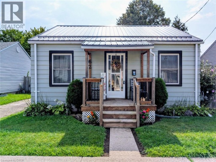 Photo 1 at 62 Ninth Avenue, Eagle Place East, Brantford
