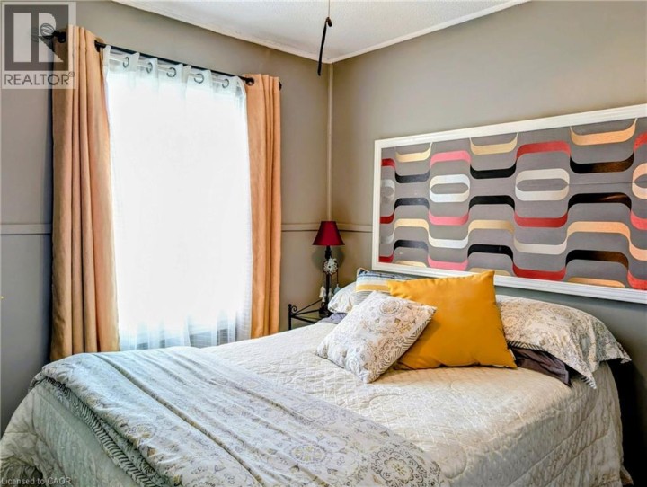 Photo 12 at 62 Ninth Avenue, Eagle Place East, Brantford