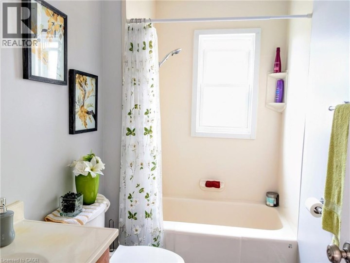 Photo 17 at 62 Ninth Avenue, Eagle Place East, Brantford