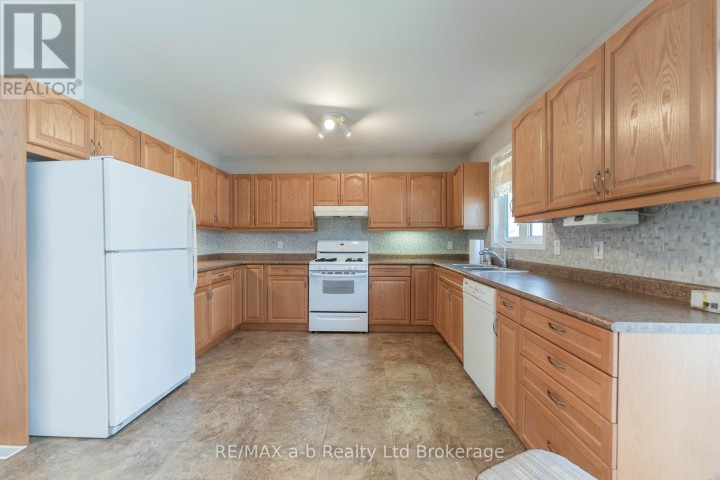 Photo 13 at 44 Beech Boulevard, Tillsonburg