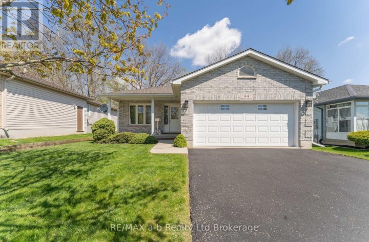 Photo 2 at 44 Beech Boulevard, Tillsonburg