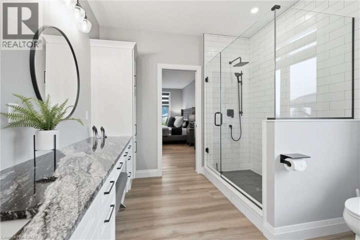 Photo 15 at 14 Hudson Drive, Oakhill Dr, Brantford