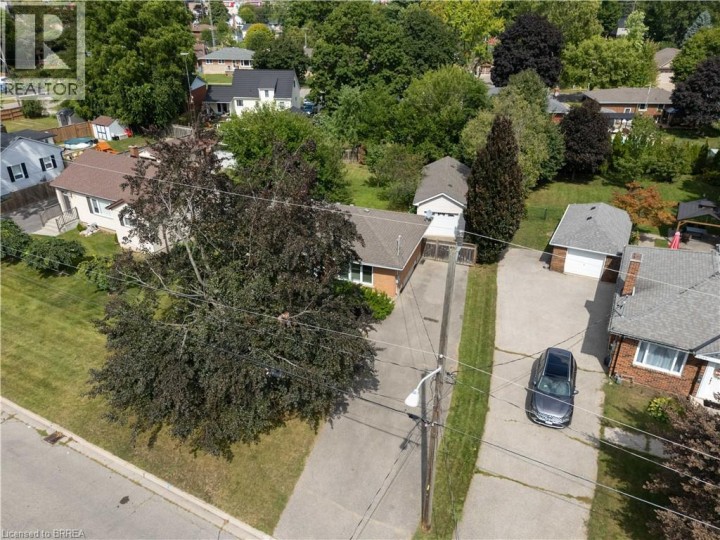 Photo 32 at 25 Wayne Drive, Fairview / Greenbrier, Brantford
