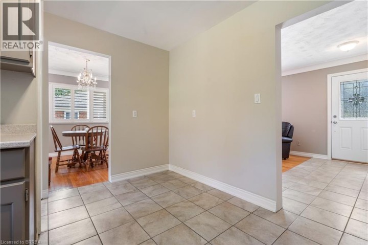 Photo 8 at 25 Wayne Drive, Fairview / Greenbrier, Brantford