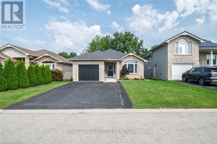 Photo 2 at 15 Landon Avenue, Simcoe, Norfolk County
