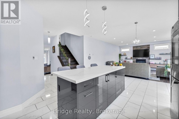 Photo 13 at 161 Hemlock Street, Woodstock - North, Woodstock