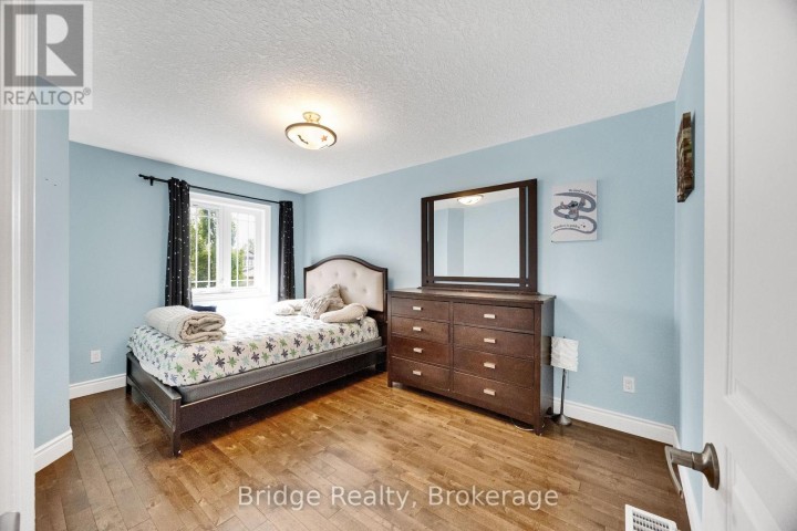 Photo 31 at 880 Frontenac Crescent, Woodstock - South, Woodstock