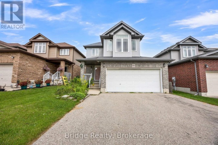 Photo 6 at 880 Frontenac Crescent, Woodstock - South, Woodstock