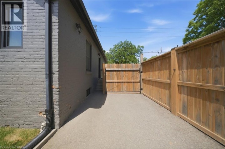 Photo 24 at 162 Grand River Avenue, Holmedale, Brantford
