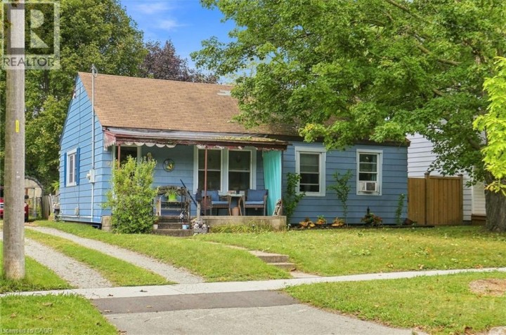 Photo 2 at 9 Lancaster Avenue, Holmedale, Brantford