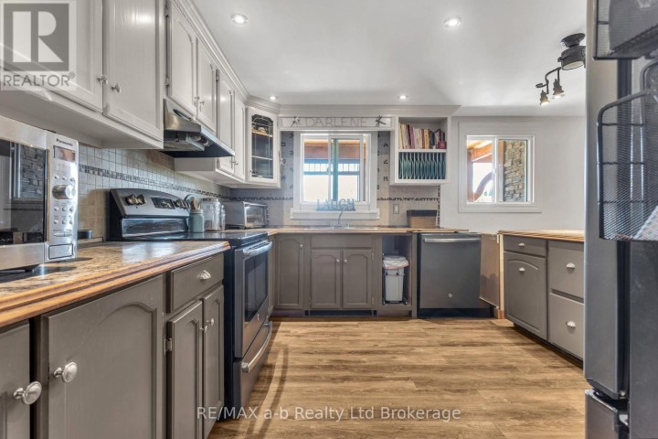 Photo 12 at 18 E Queen Street, Beachville, Ingersoll