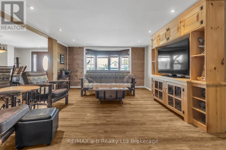 Photo 18 at 18 E Queen Street, Beachville, Ingersoll