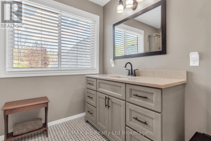 Photo 24 at 18 E Queen Street, Beachville, Ingersoll