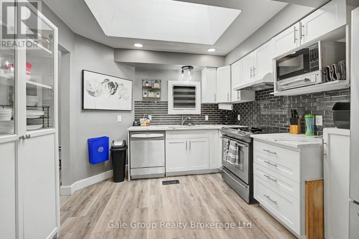 Photo 10 at 667 N Springbank Avenue, Woodstock - North, Woodstock