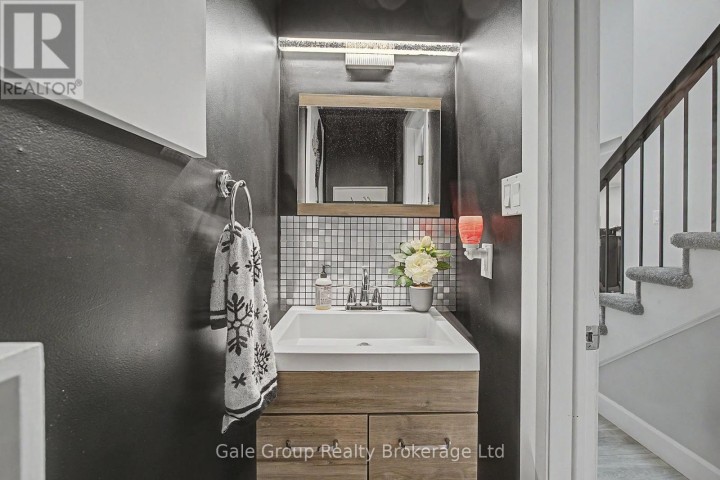 Photo 13 at 667 N Springbank Avenue, Woodstock - North, Woodstock