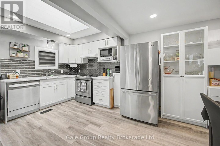 Photo 9 at 667 N Springbank Avenue, Woodstock - North, Woodstock