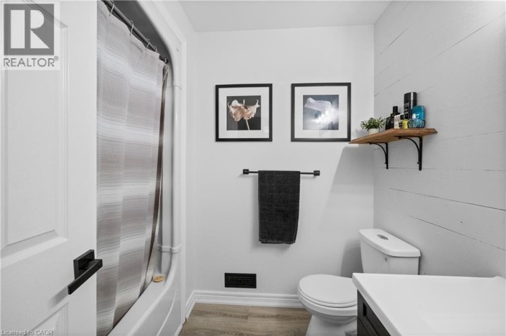 Photo 10 at 63 Donegal Drive, Donegal / Mcguiness, Brantford