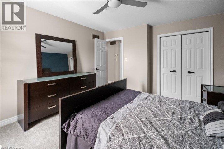 Photo 13 at 63 Donegal Drive, Donegal / Mcguiness, Brantford