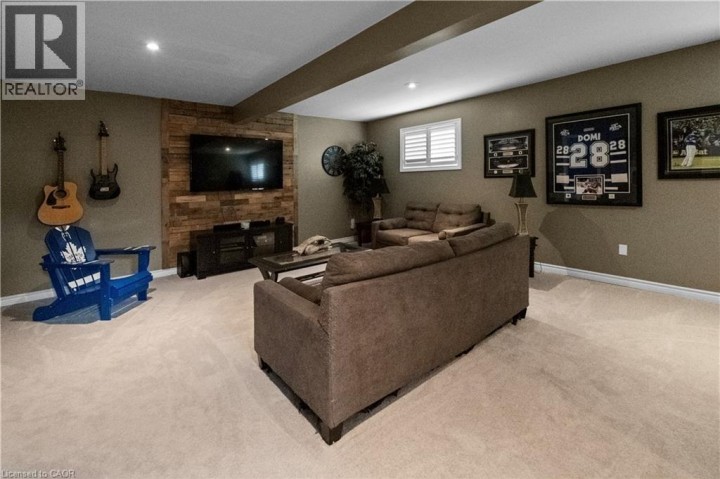 Photo 15 at 63 Donegal Drive, Donegal / Mcguiness, Brantford