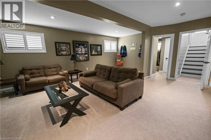 Photo 16 at 63 Donegal Drive, Donegal / Mcguiness, Brantford