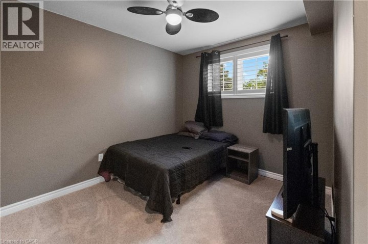Photo 17 at 63 Donegal Drive, Donegal / Mcguiness, Brantford