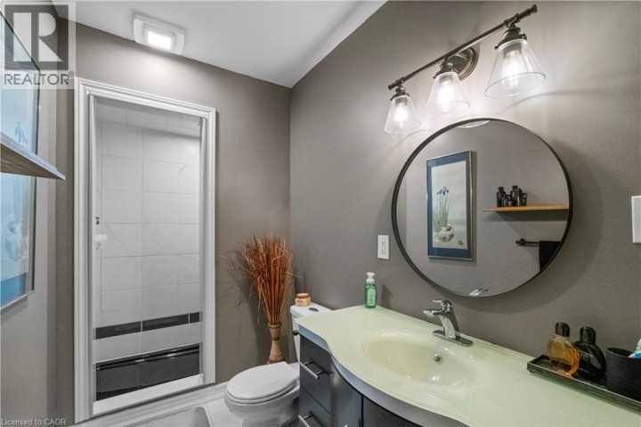 Photo 18 at 63 Donegal Drive, Donegal / Mcguiness, Brantford