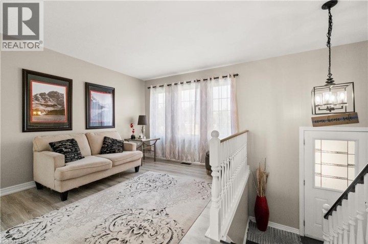 Photo 3 at 63 Donegal Drive, Donegal / Mcguiness, Brantford