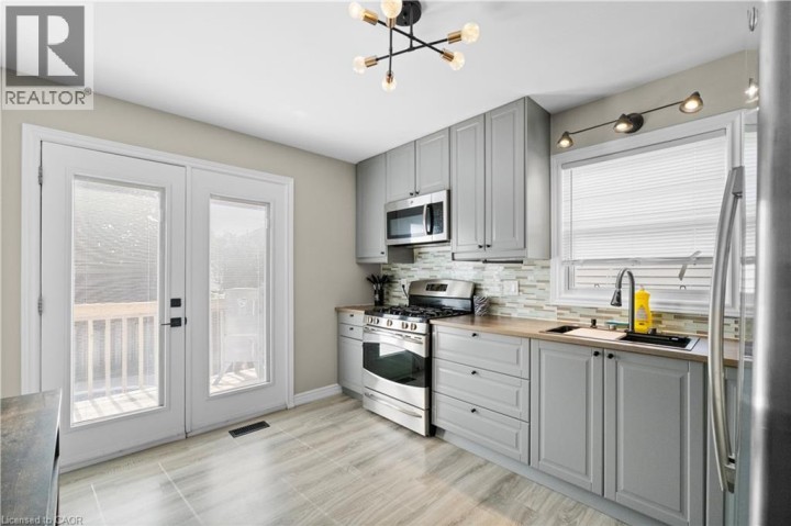 Photo 7 at 63 Donegal Drive, Donegal / Mcguiness, Brantford