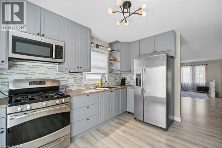 Photo 8 at 63 Donegal Drive, Donegal / Mcguiness, Brantford