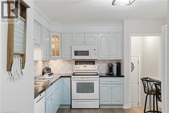 Photo 11 at 47 Kensington Avenue, Rosedale / Gable Height, Brantford